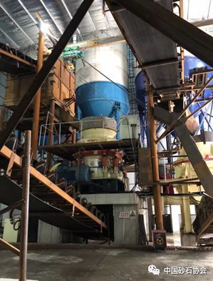 德都高速9、10標(biāo)項(xiàng)目部骨料加工車間正式投產(chǎn)，每小時(shí)產(chǎn)量達(dá)400立方米